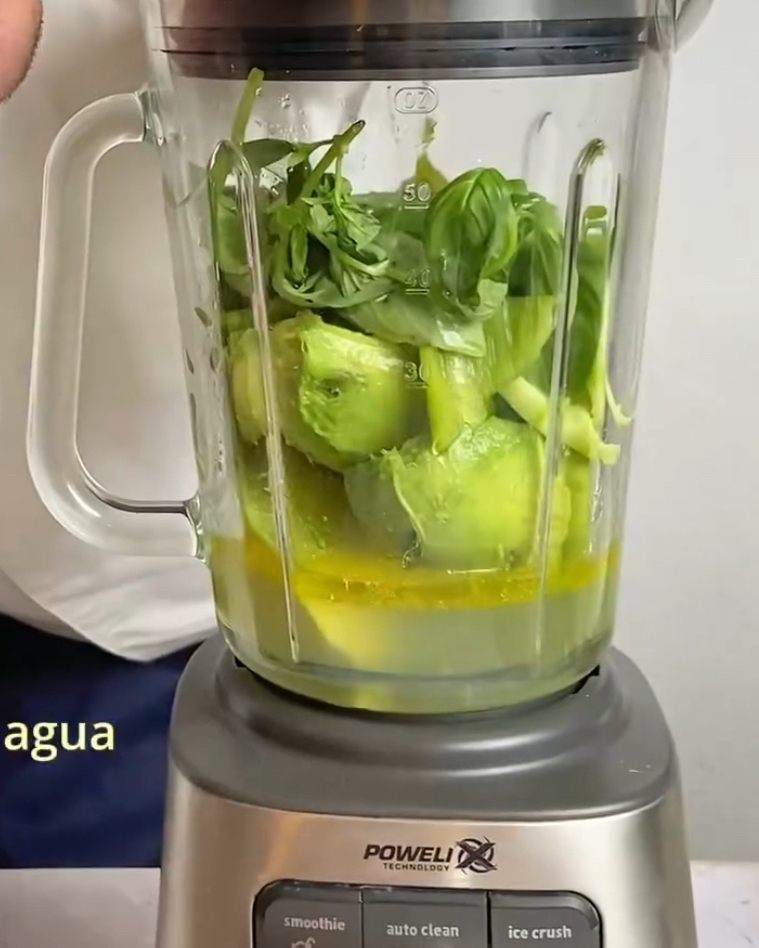 Gazpacho de aguacate  Paso 0