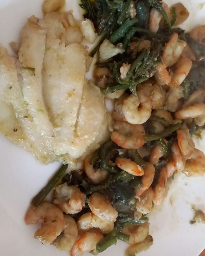 Gallo con gambas y tagarninas Gallo con gambas y tagarninas