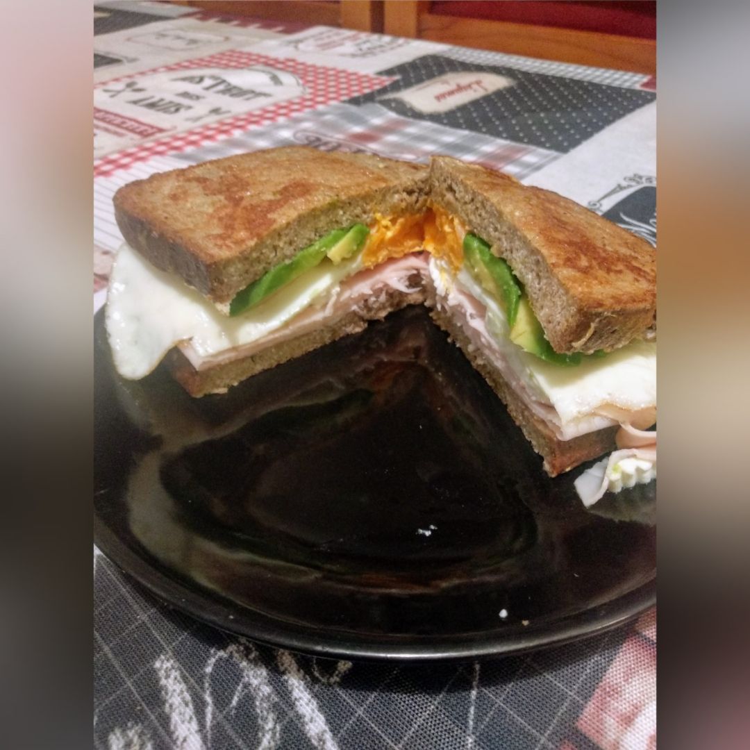 Sanwich con tostadas a la francesa( o la Torrija, como veáis) salada