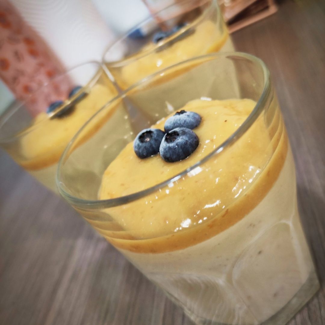 Mousse cremosa de mango y plátano Mousse cremosa de mango y plátano
