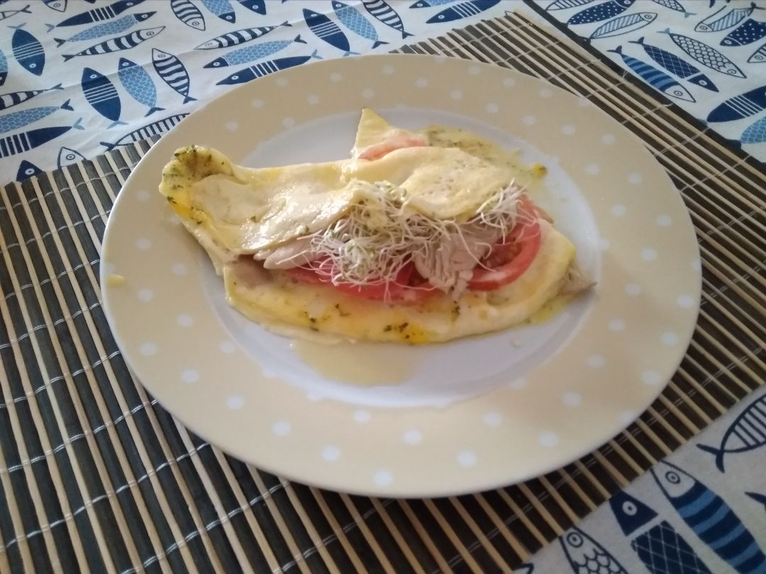 Tortilla de verduras, queso y setas