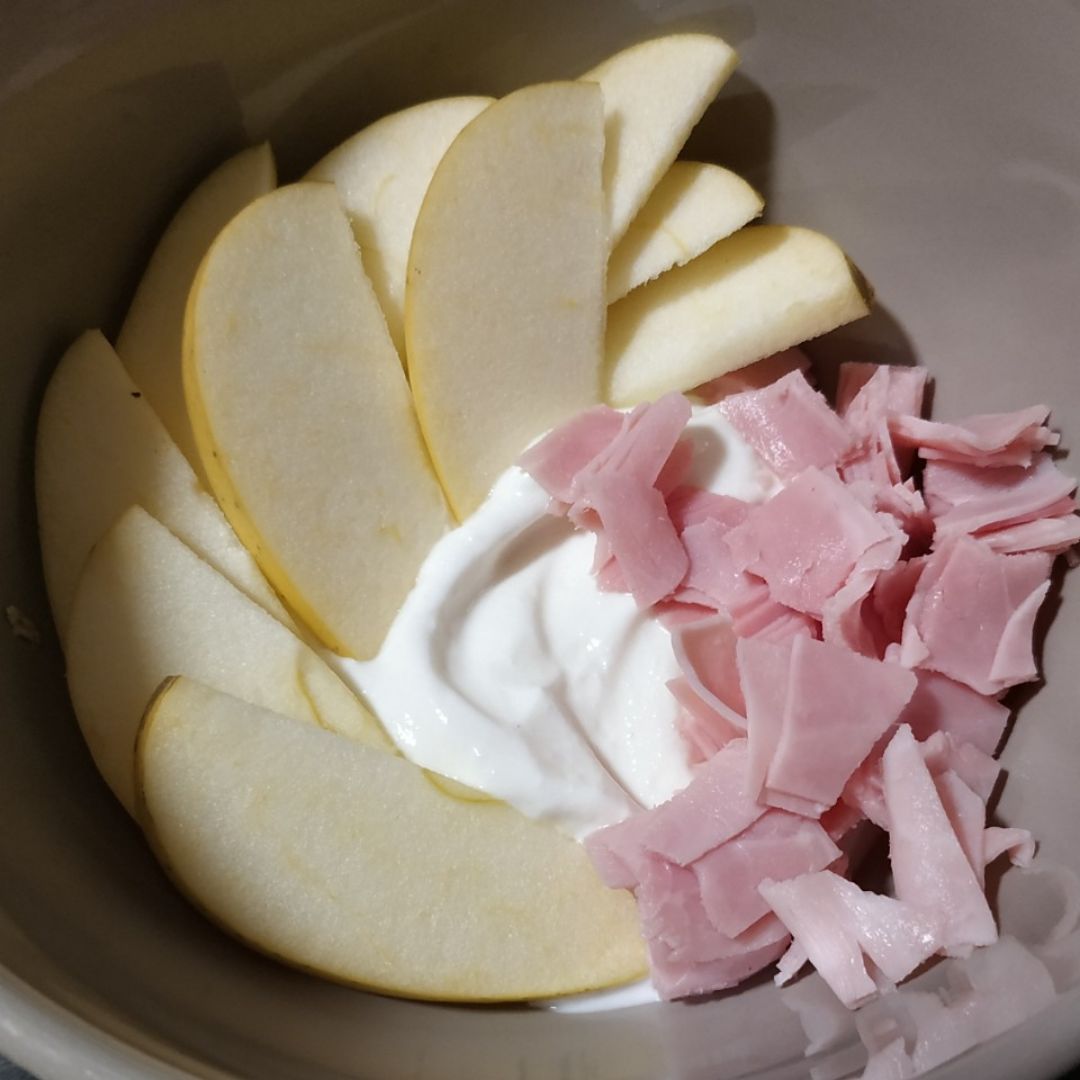 Yogur con manzana y jamón 