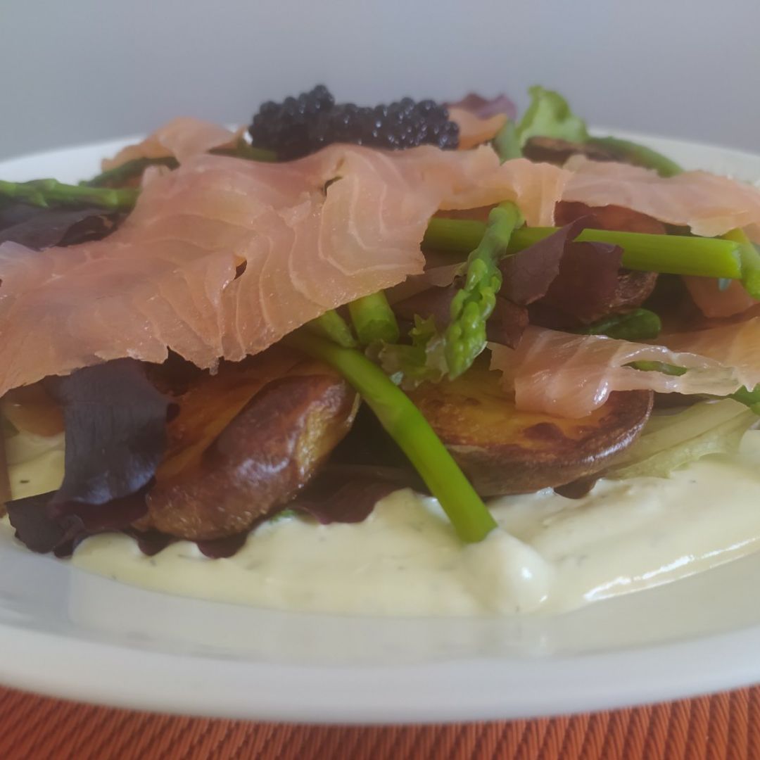Ensalada de salmón ahumado. Ensalada de salmón ahumado.