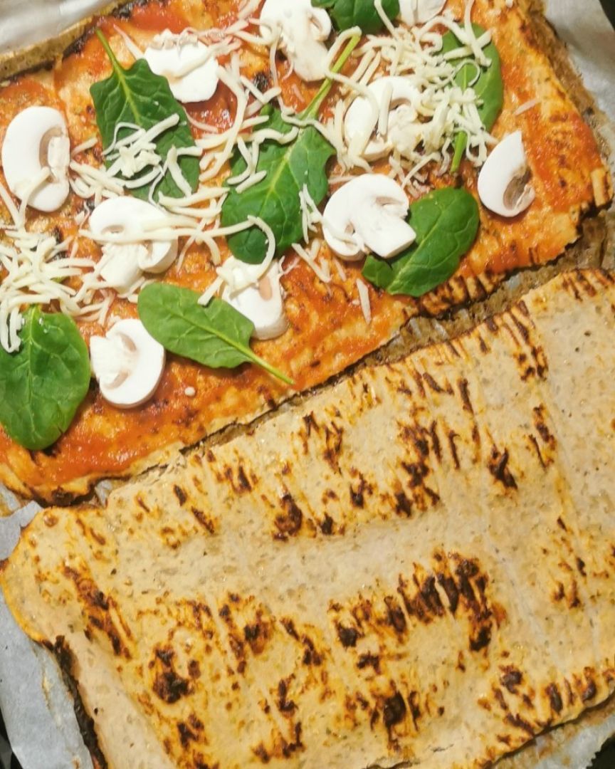 Pizza proteica de base de atún Paso 5 Pizza proteica de base de atún Paso 5