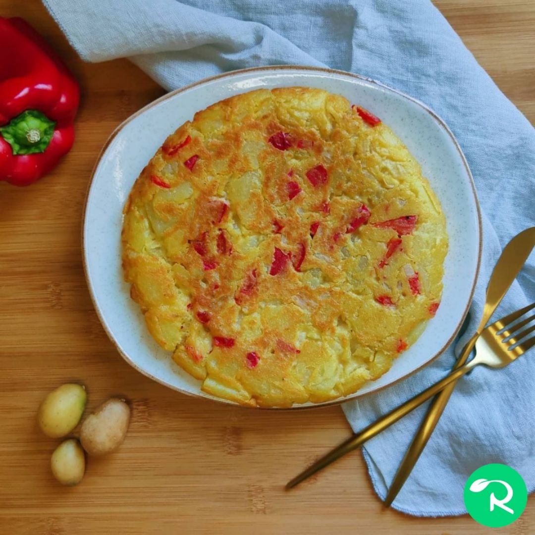 TORTILLA DE PATATAS Y PIMIENTO ROJO 🧅 TORTILLA DE PATATAS Y PIMIENTO ROJO 🧅
