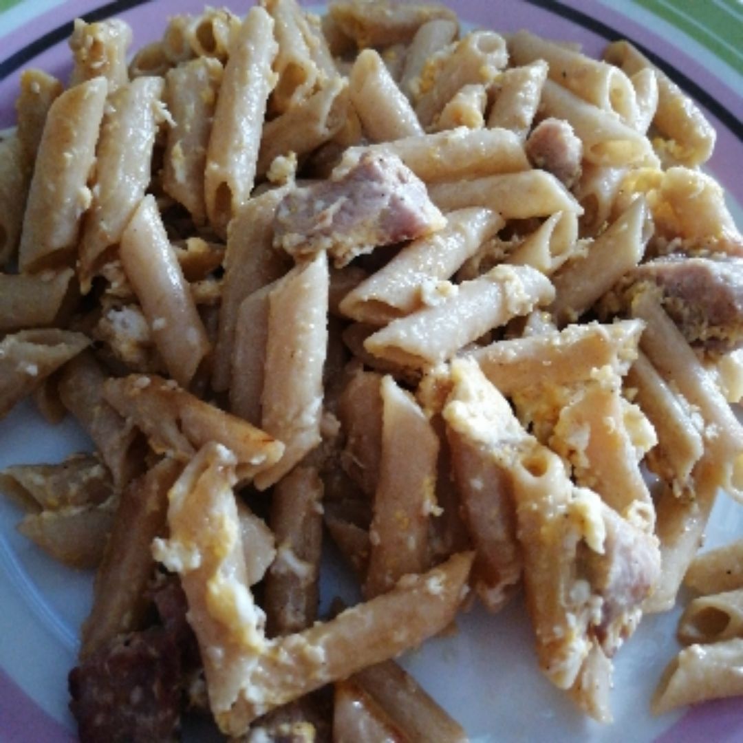 Pasta integral con pavo al huevo Pasta integral con pavo al huevo