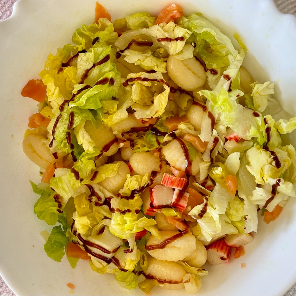 Ensalada ñoquis (gnocchi) con salmón ahumado Ensalada ñoquis (gnocchi) con salmón ahumado