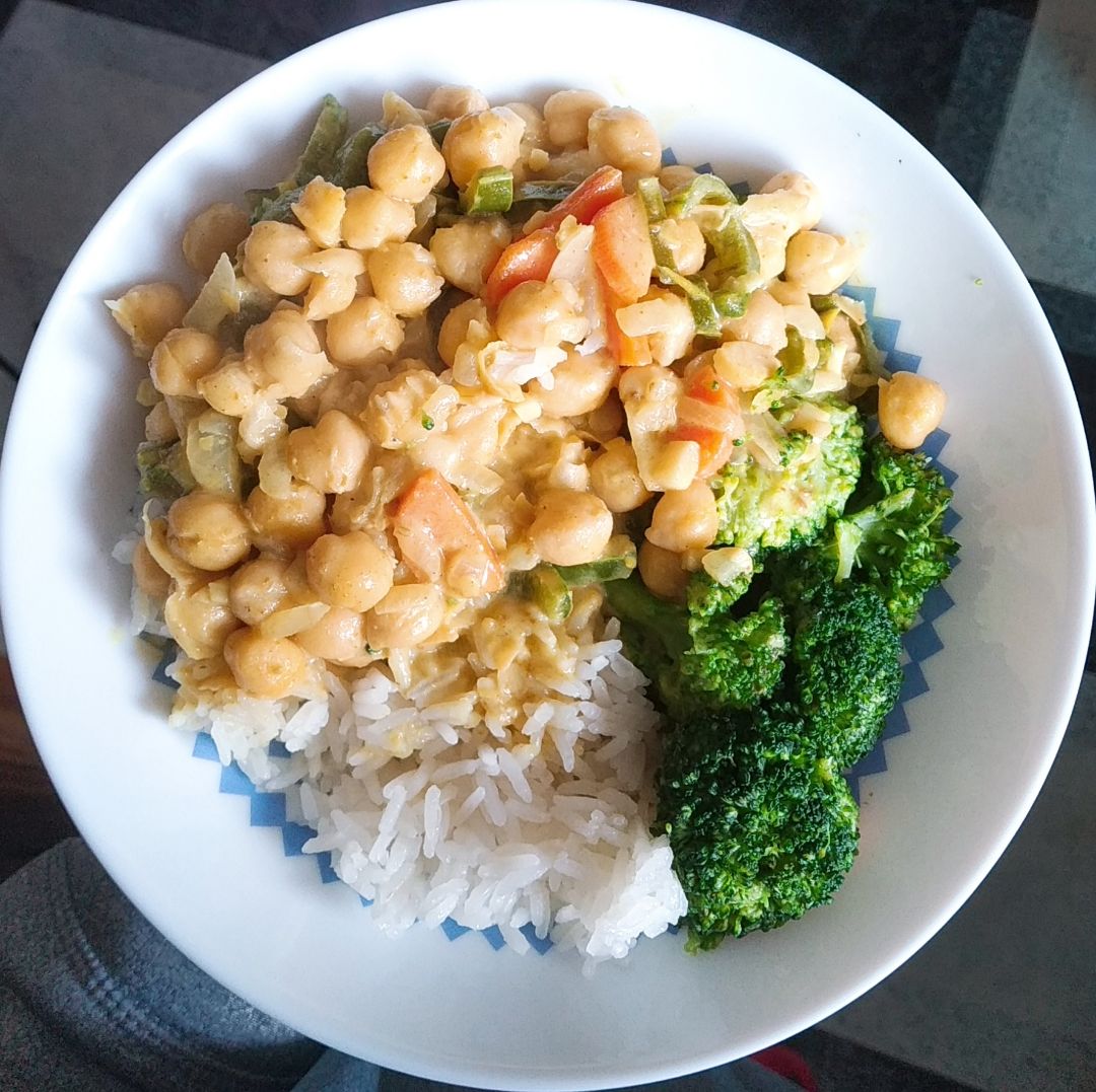 Curry de garbanzos y verdura