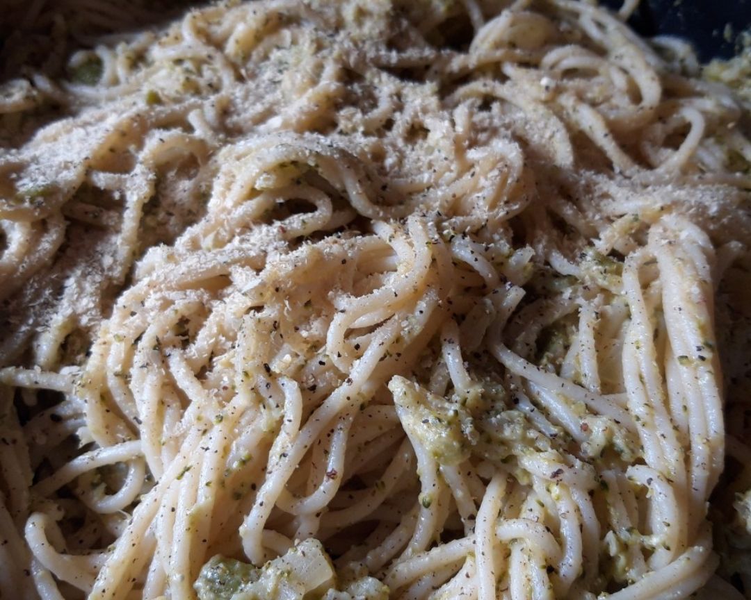 Pasta con salsa vegana de brocoli Pasta con salsa vegana de brocoli