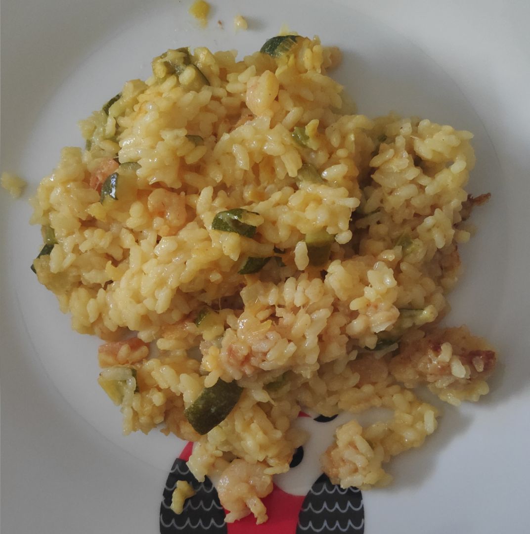 Arroz con verduras y gambas. Arroz con verduras y gambas.