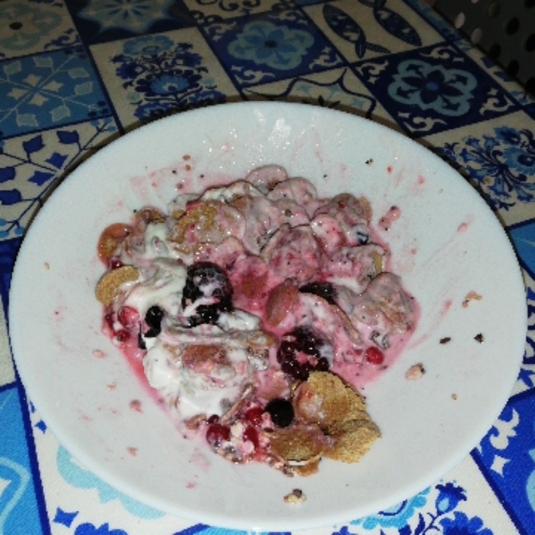 Cereales de espelta con yogur, fruta y semillas 
