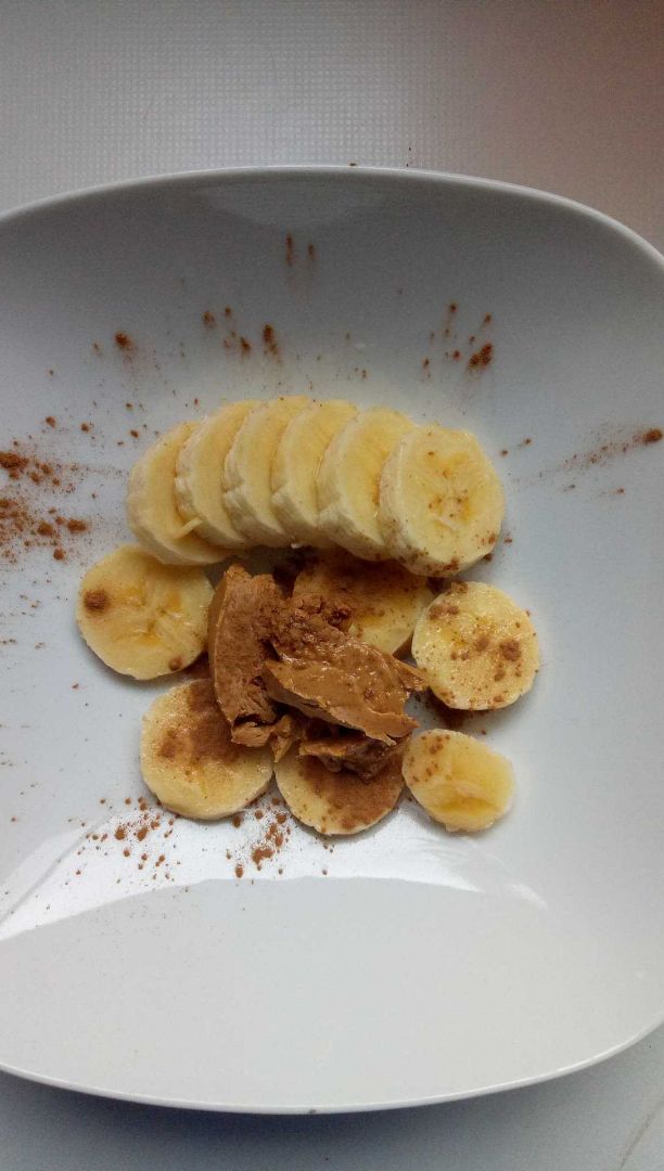 Plátano con crema de cacahuete