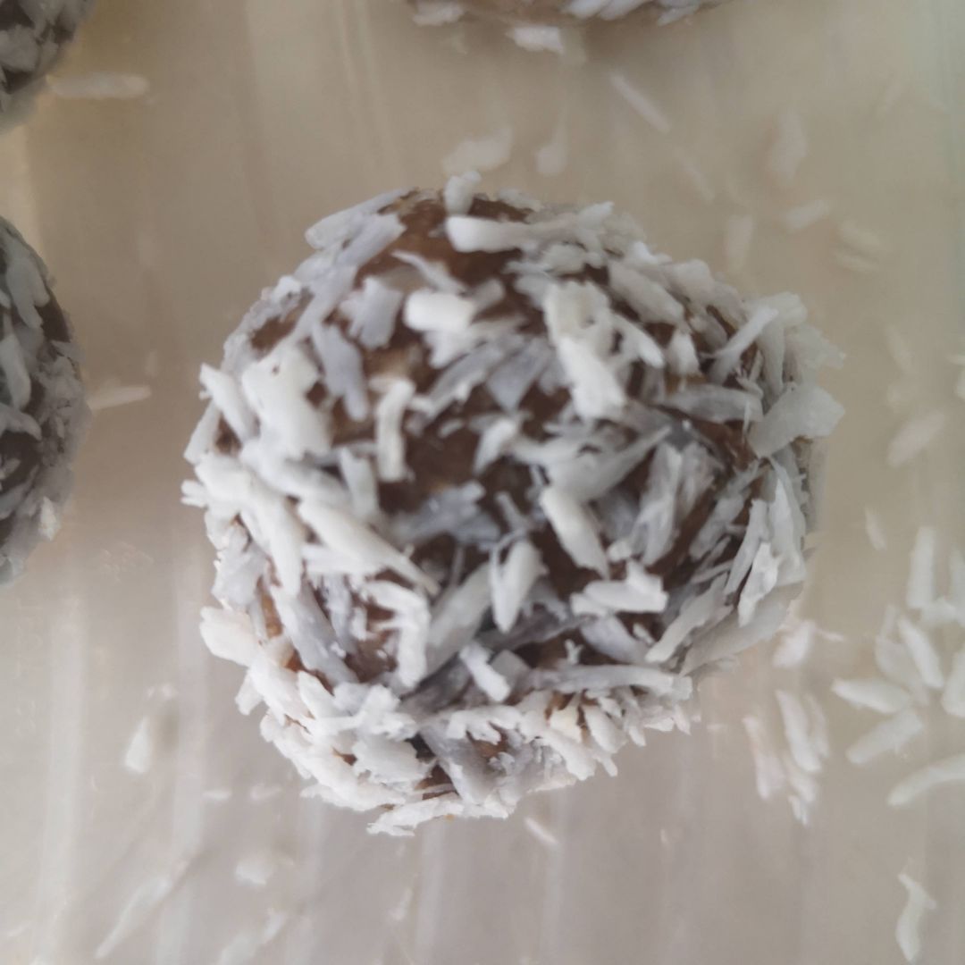 Bolitas energéticas de banana y coco Bolitas energéticas de banana y coco