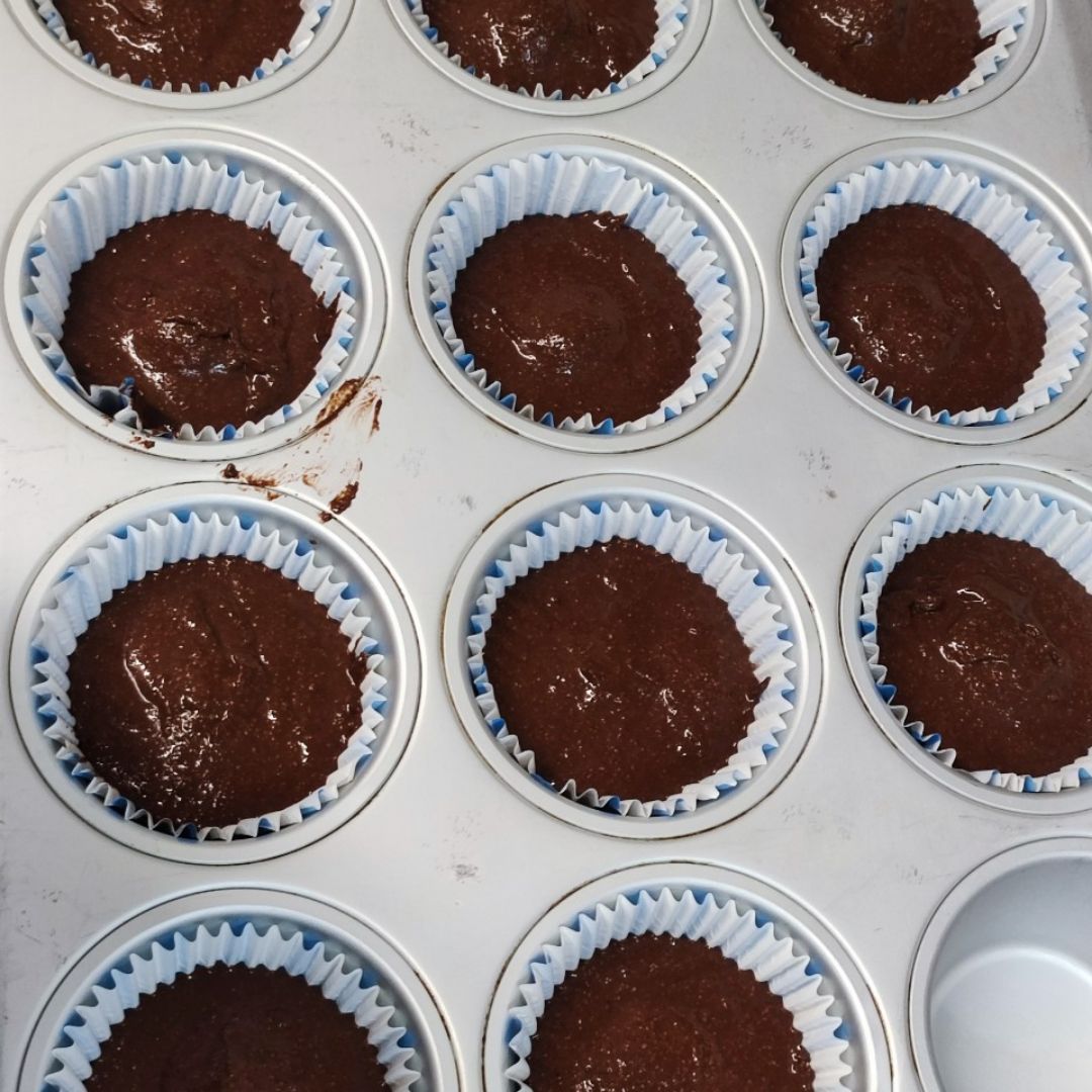 Muffins de cacao rellenos de crema de anacardos 🧁🍫 Paso 11 Muffins de cacao rellenos de crema de anacardos 🧁🍫 Paso 11