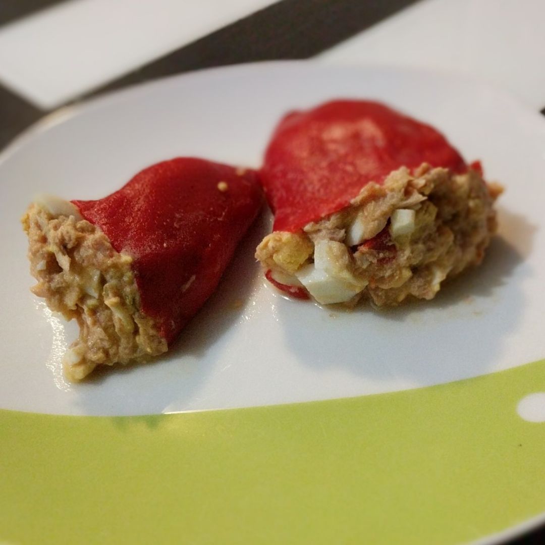 Pimientos rellenos de atún, pisto y huevo Pimientos rellenos de atún, pisto y huevo