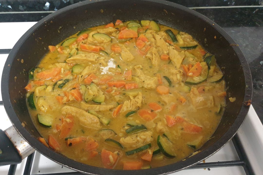 Veggie curry de verduras y heura con arroz integral🌱 Paso 2 Veggie curry de verduras y heura con arroz integral🌱 Paso 2