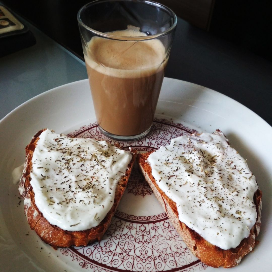 Tostadas🍞queso fresco batido Tostadas🍞queso fresco batido
