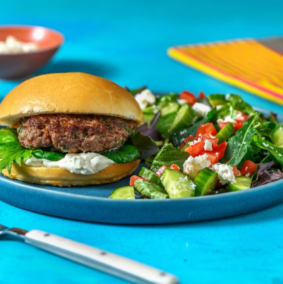 Hamburguesa con ensalada Hamburguesa con ensalada