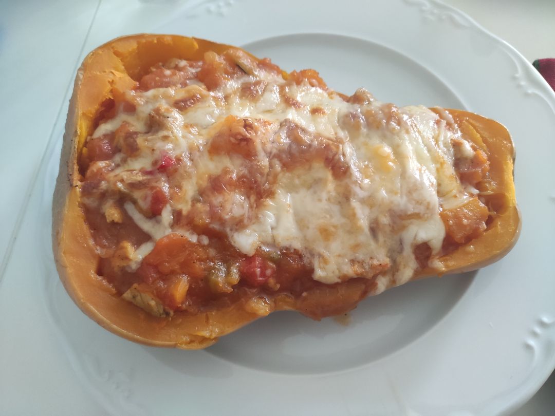 Calabaza rellena de verduras y carne Calabaza rellena de verduras y carne