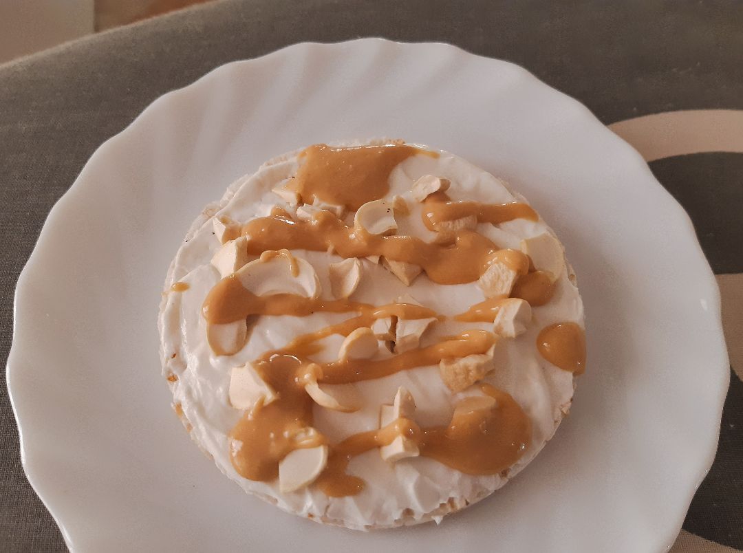Tortitas de arroz con yogurt proteico 😋 Tortitas de arroz con yogurt proteico 😋