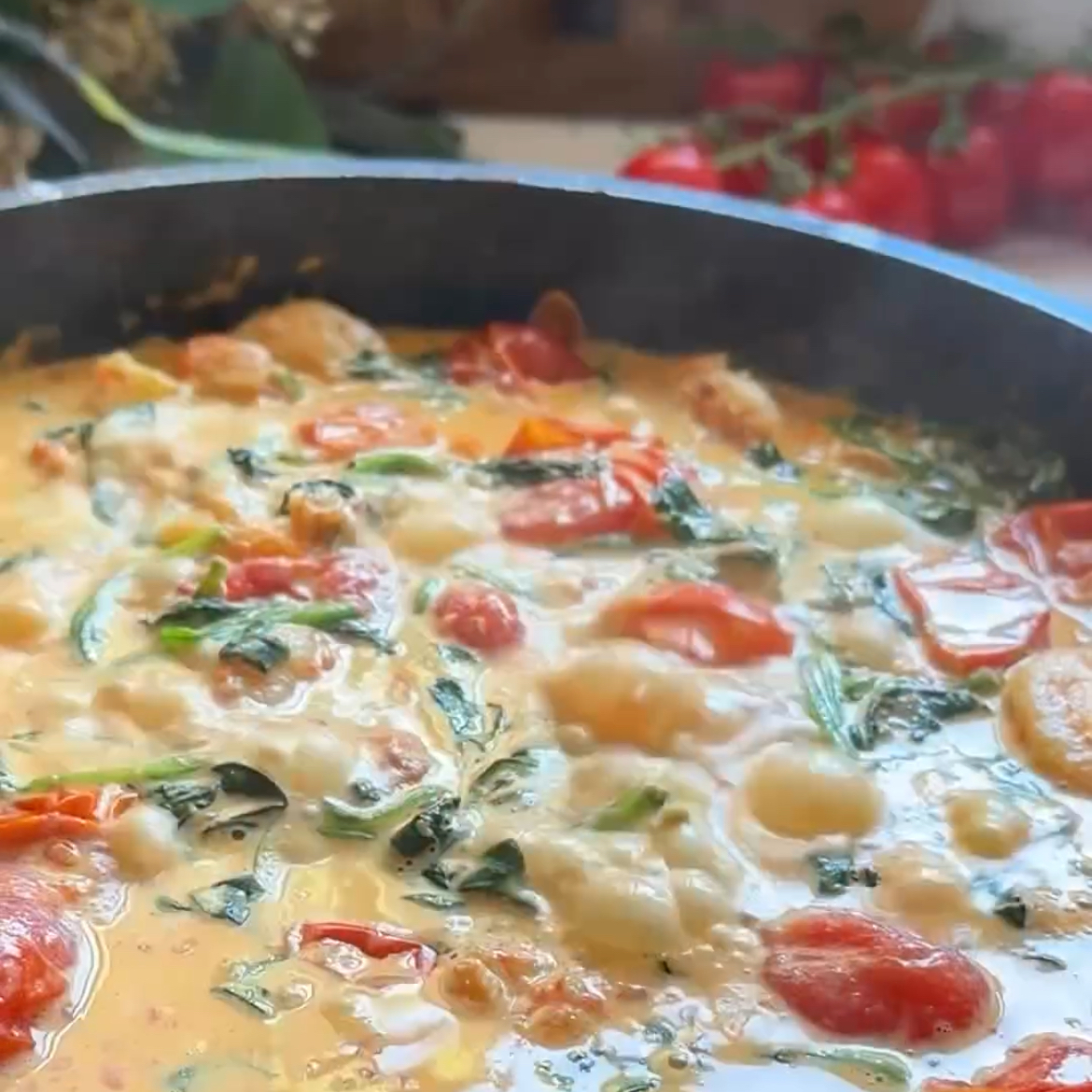 Espaguetis de calabacín con tomates cherrys y langostinos  Paso 1