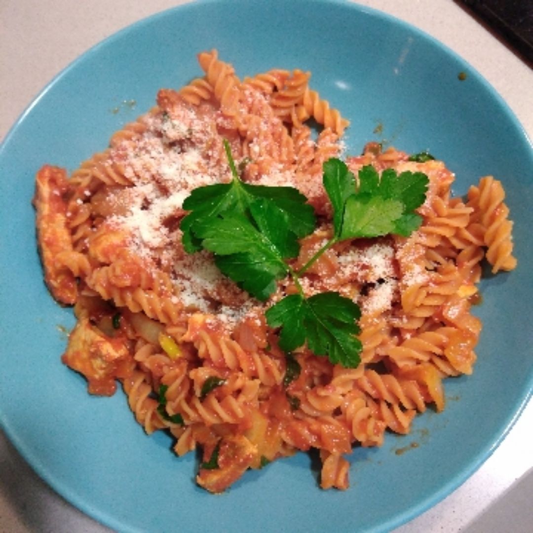 Pasta de lentejas con salsa de pollo Pasta de lentejas con salsa de pollo