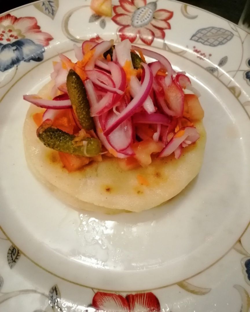 Tortilla con queso fundido. Tortilla con queso fundido.
