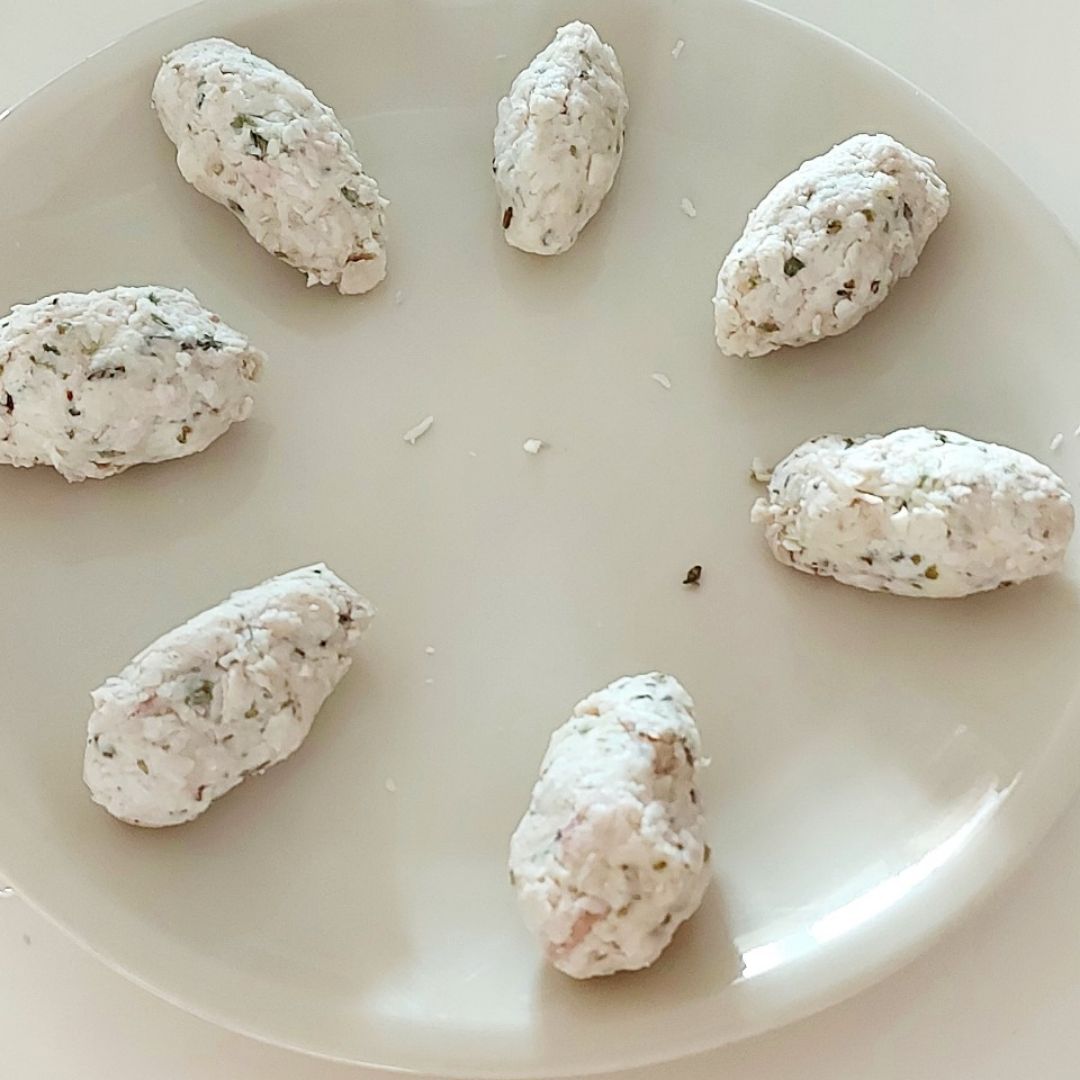 Croquetas de pollo y parmesano Paso 2 Croquetas de pollo y parmesano Paso 2