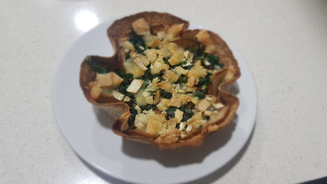 Galette de pera, queso de cabra, nueces y espinacas Galette de pera, queso de cabra, nueces y espinacas