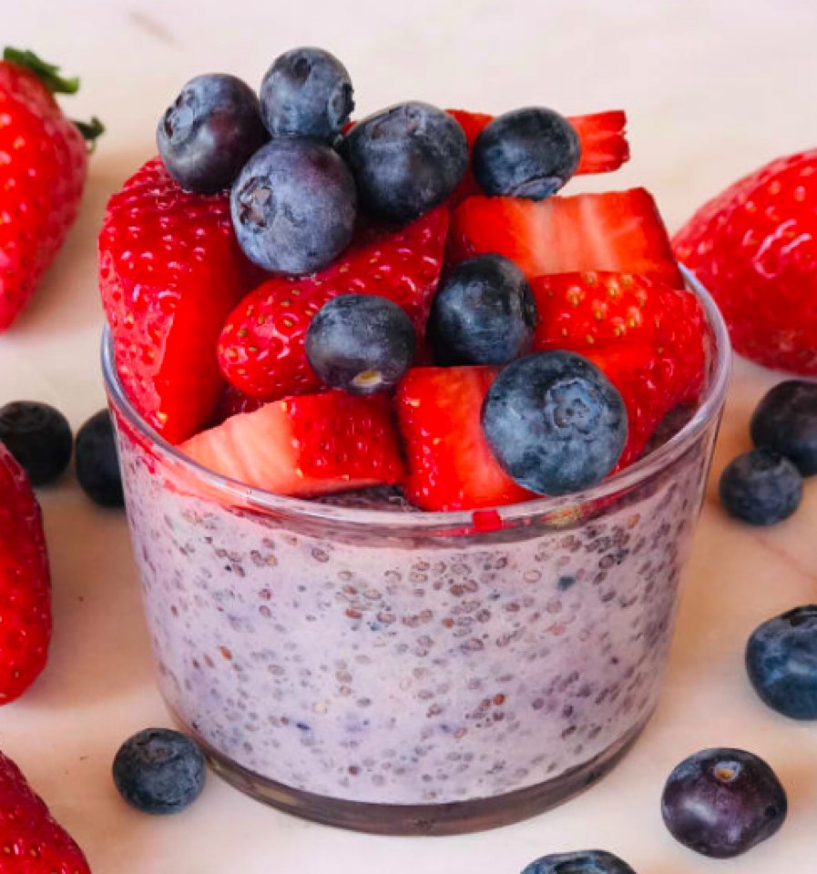 Kéfir de chía fresas y arándanos 