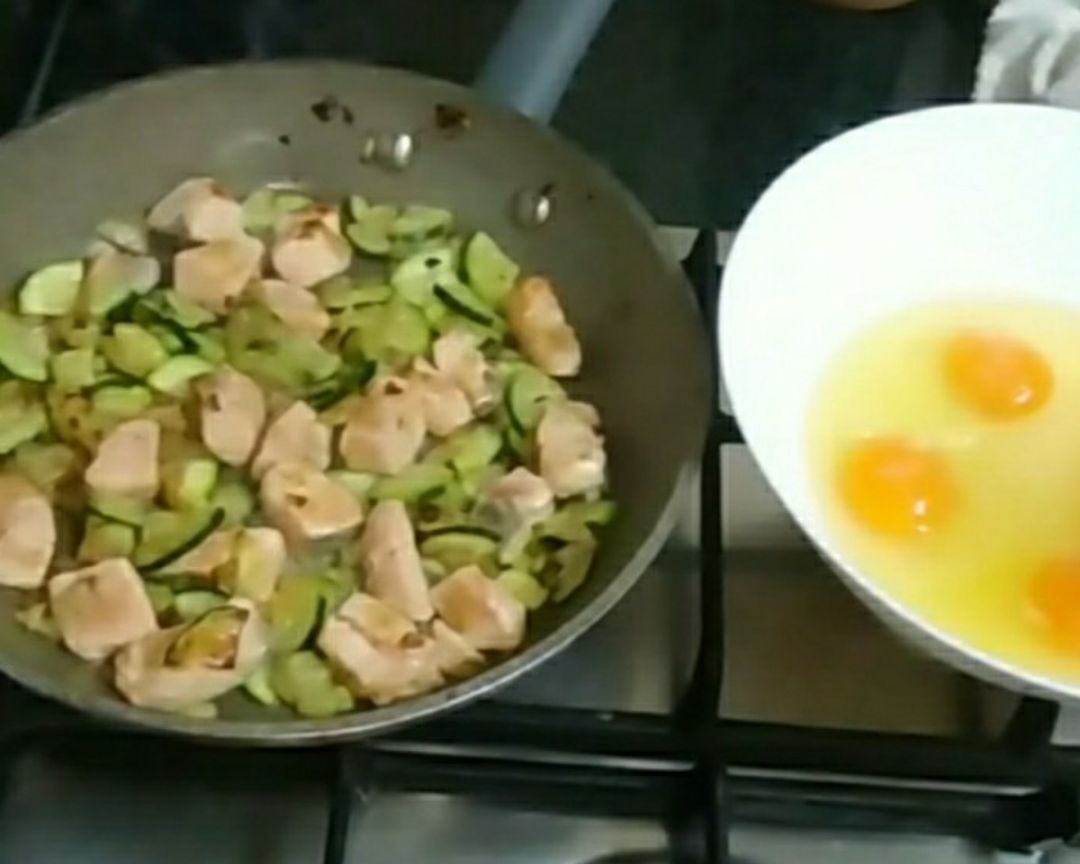 Tortilla de salmón y calabacín. Paso 2 Tortilla de salmón y calabacín. Paso 2