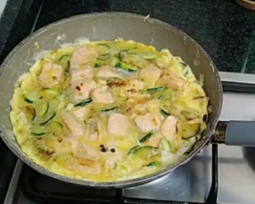Tortilla de salmón y calabacín. Paso 3 Tortilla de salmón y calabacín. Paso 3