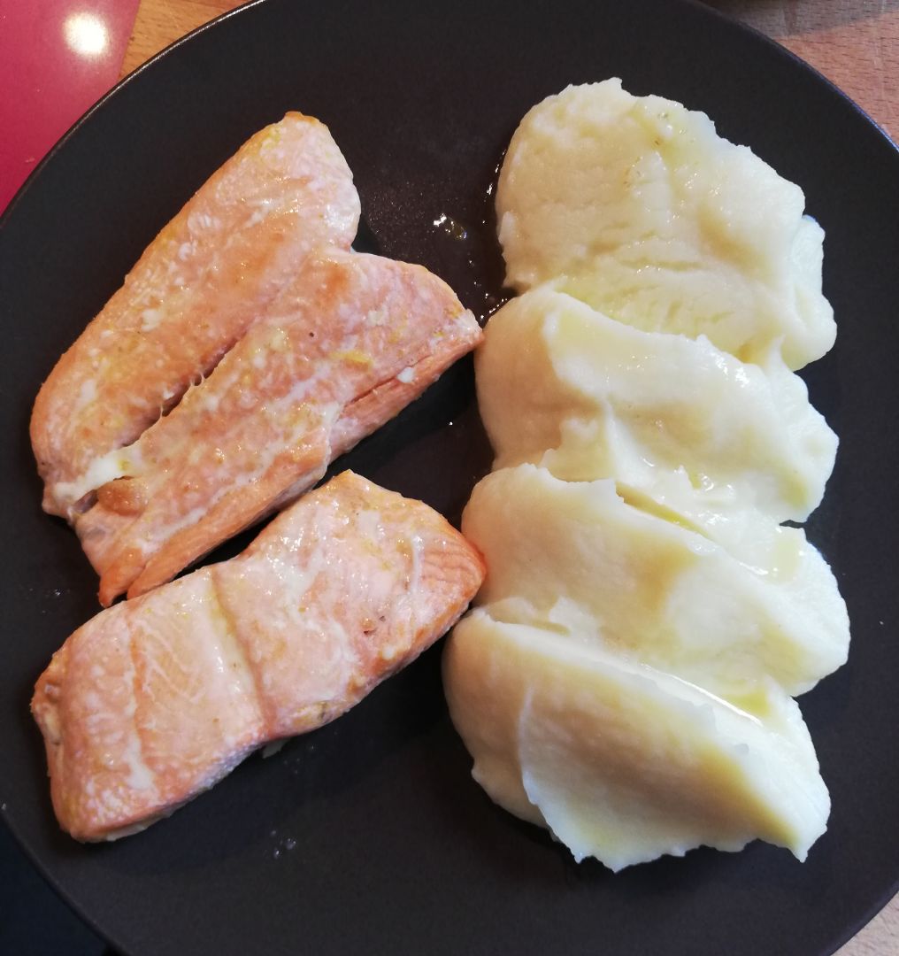 Salmon a la naranja con pure de patatas