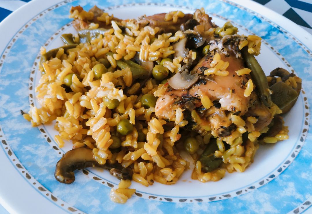 Arroz con conejo y verduras Arroz con conejo y verduras