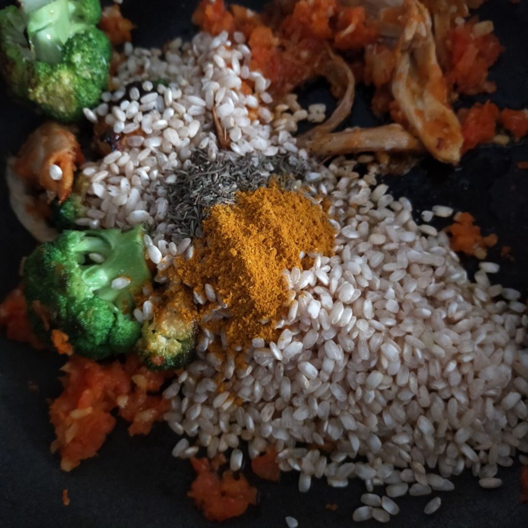 Arroz con pollo, brocoli curry y tomillo Paso 4 Arroz con pollo, brocoli curry y tomillo Paso 4