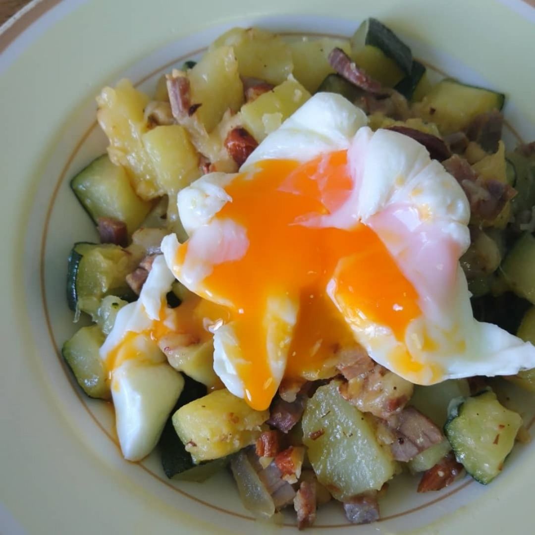 Calabacin con patata, jamón y huevo 