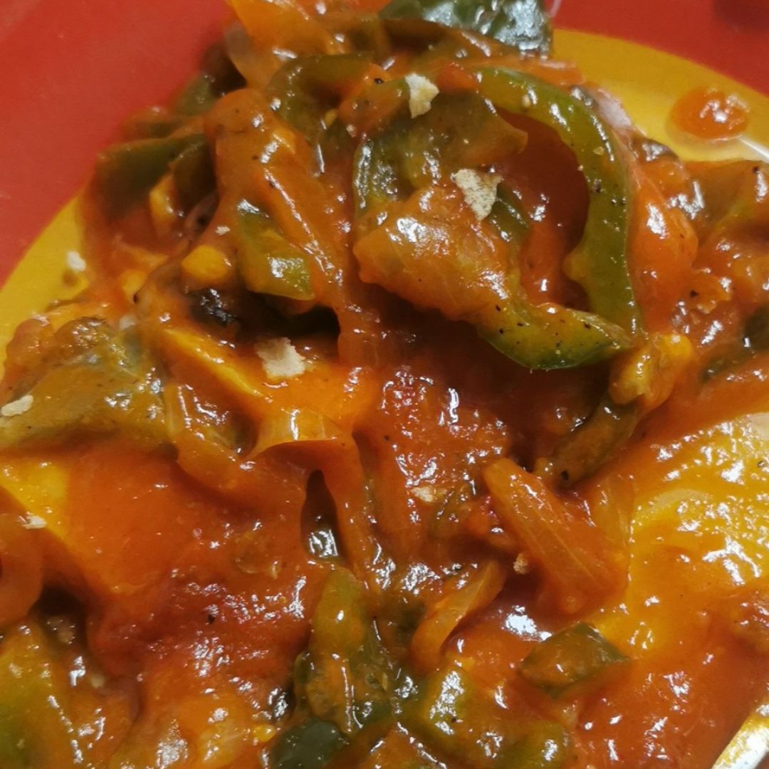 Bacalao con tomate y verduritas Bacalao con tomate y verduritas