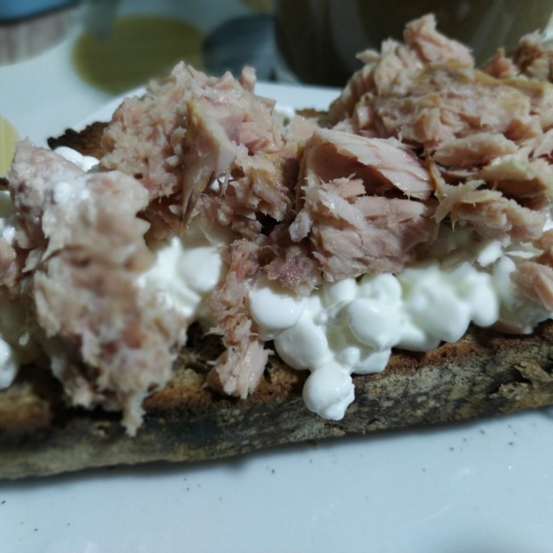 Tostada queso cottage y atun Tostada queso cottage y atun