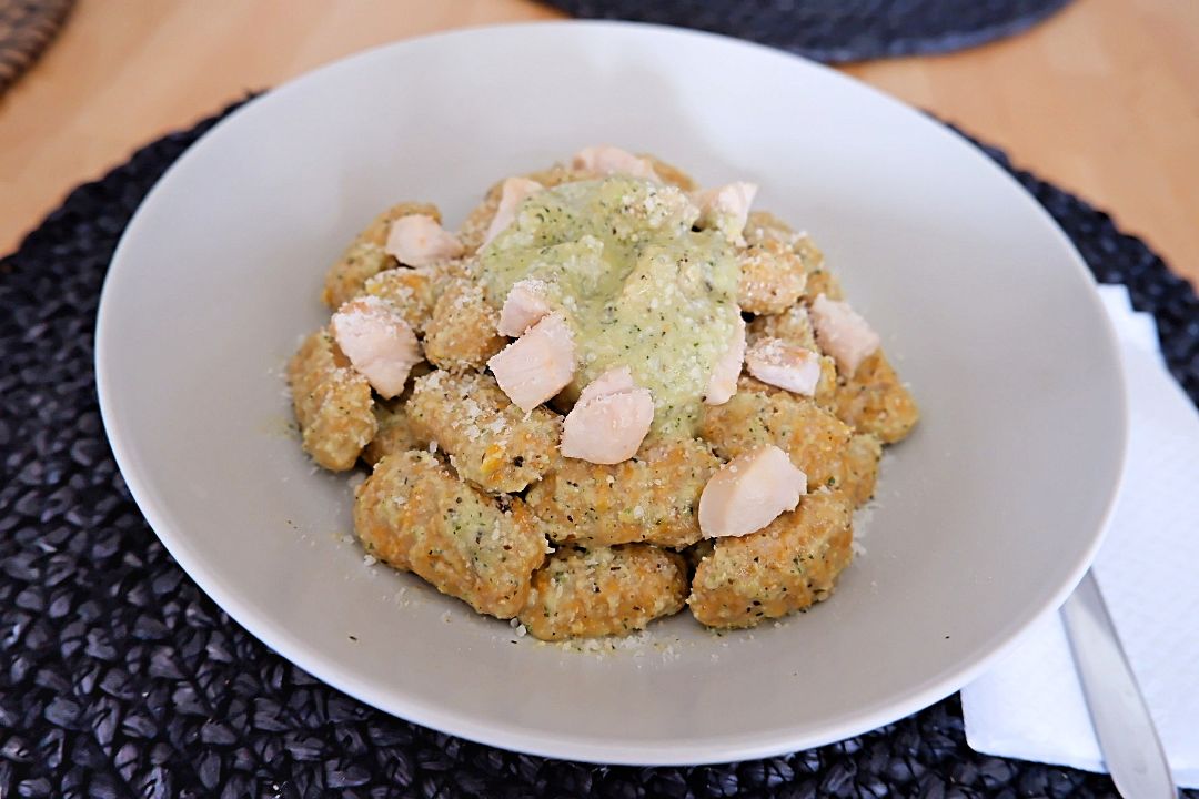 Ñoquis de calabaza con pollo y pesto de calabacín Ñoquis de calabaza con pollo y pesto de calabacín