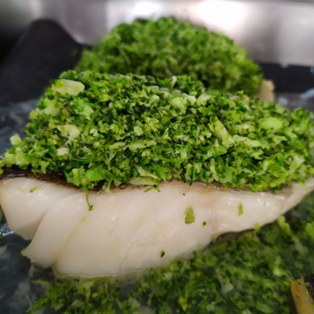 Lomo de bacalao con brócoli y puré de patatas