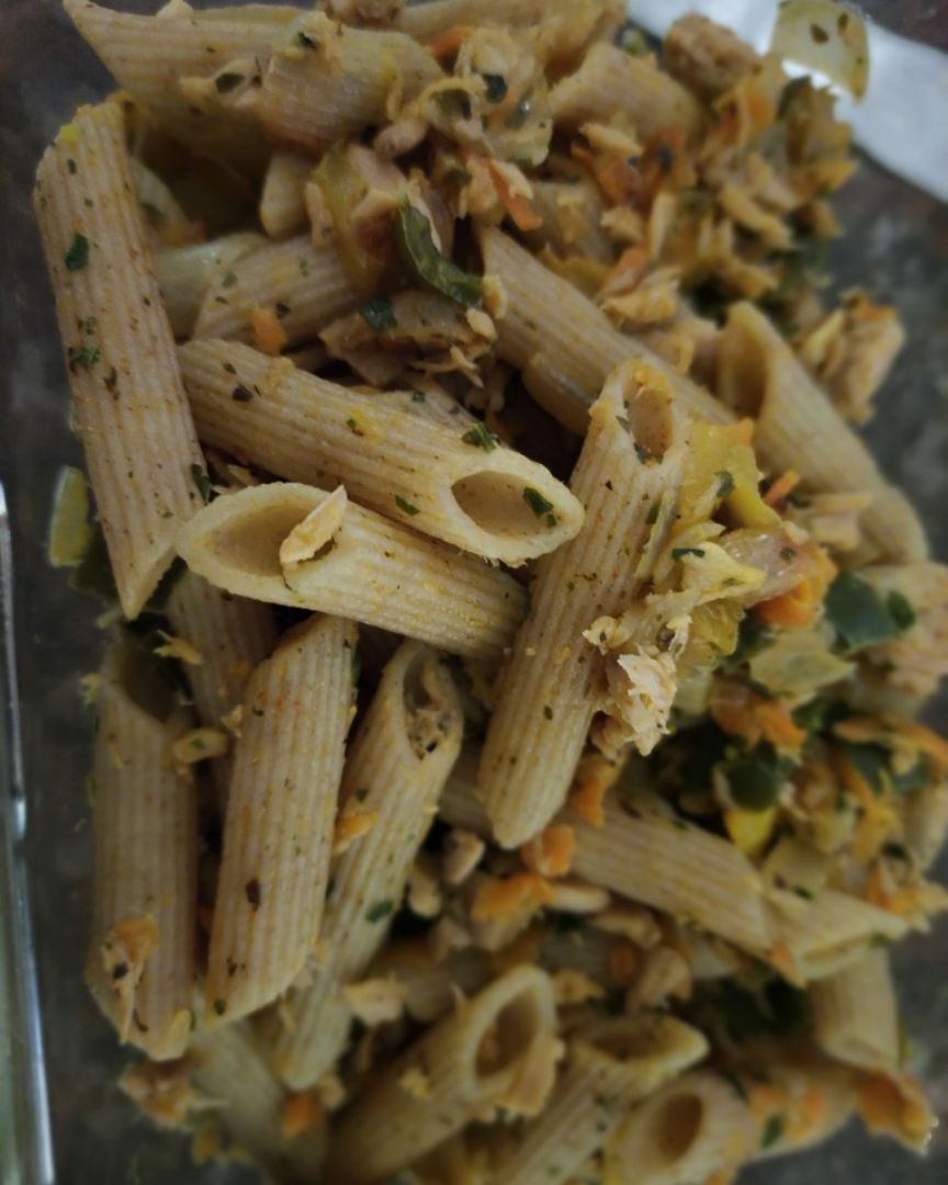 Pasta con verdura y atún Pasta con verdura y atún