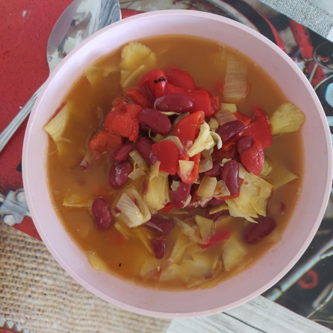 Guiso de alcachofas con pimientos y judías rojas Guiso de alcachofas con pimientos y judías rojas