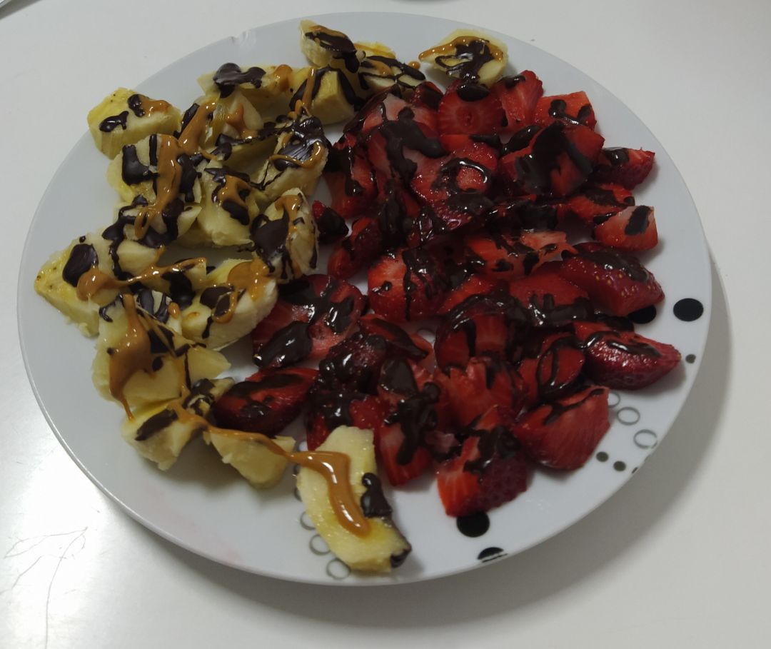 Fresas y plátano con chocolate