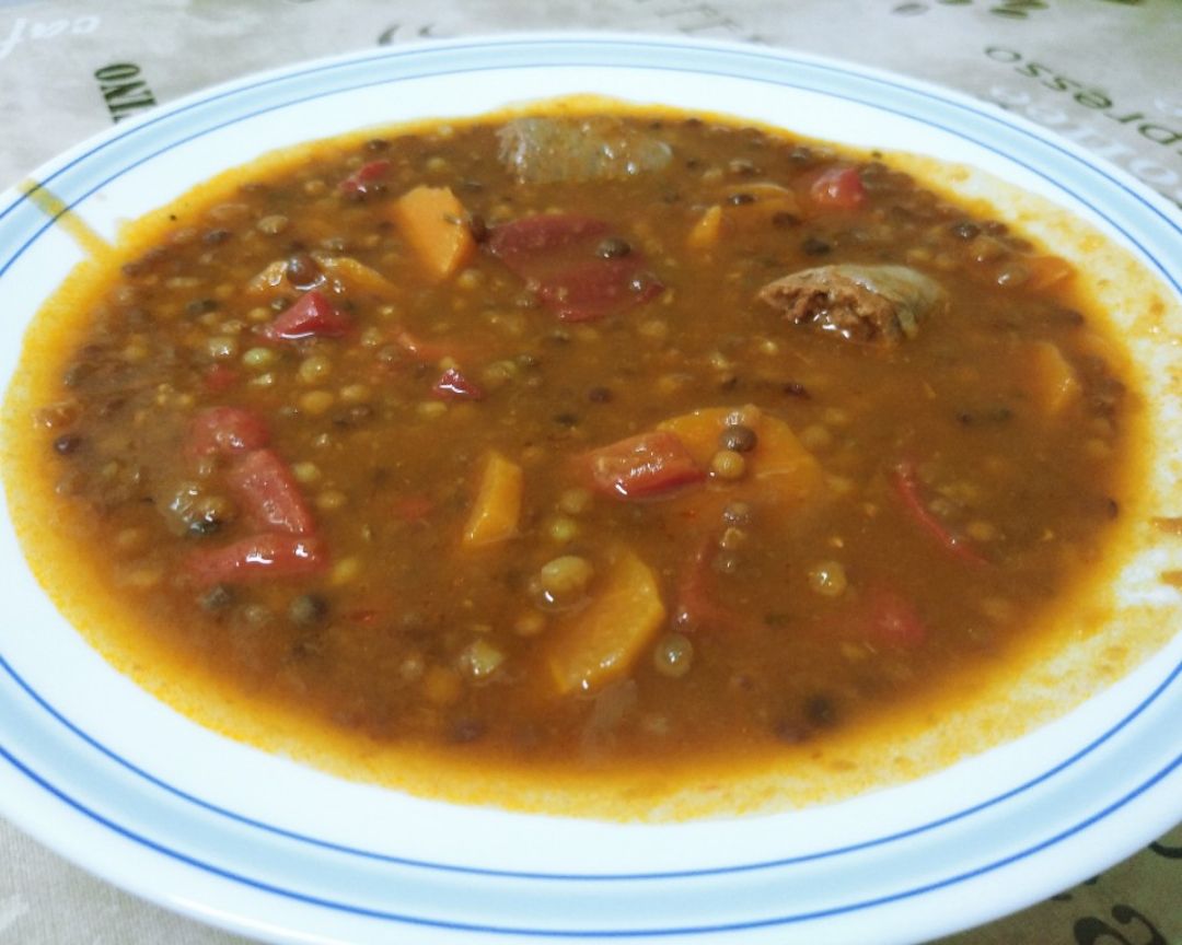 Lentejas con verduras y chorizo