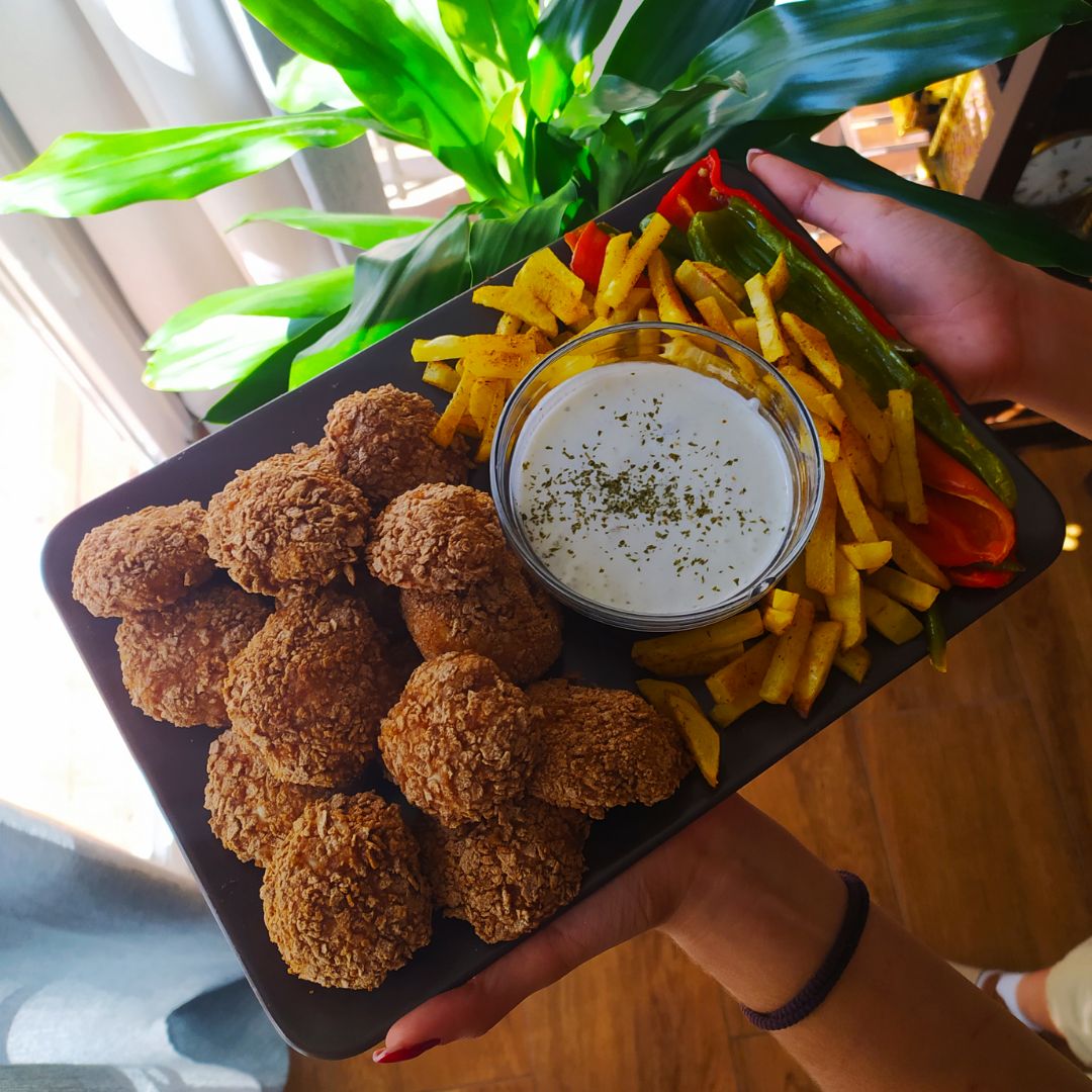 Nuggets de pollo con salsita Nuggets de pollo con salsita