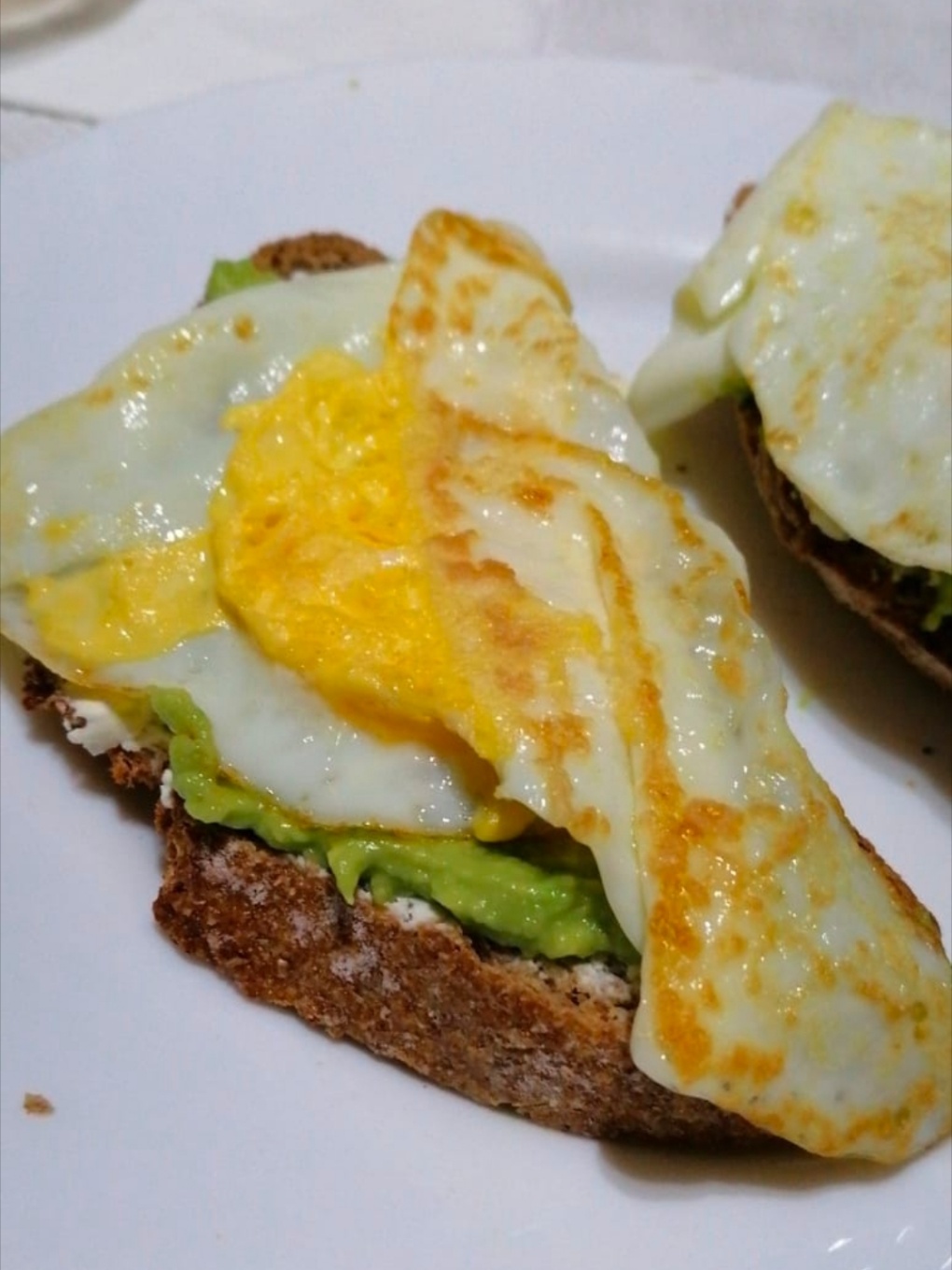 Tostada aguacate y huevo