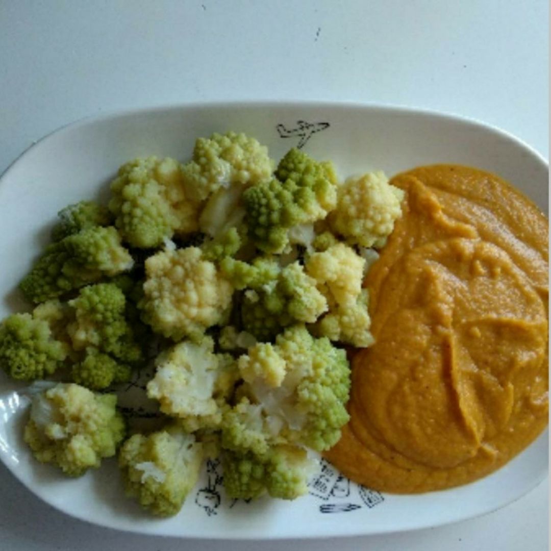 Romanescu con salsa de calabaza Romanescu con salsa de calabaza