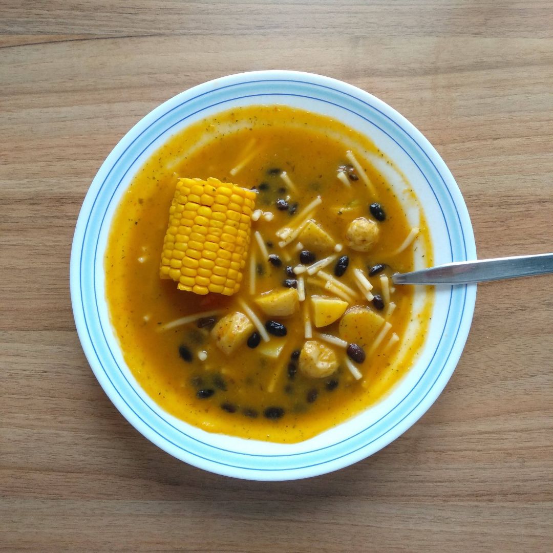 Potaje de verduras con piña, legumbres y fideos Potaje de verduras con piña, legumbres y fideos