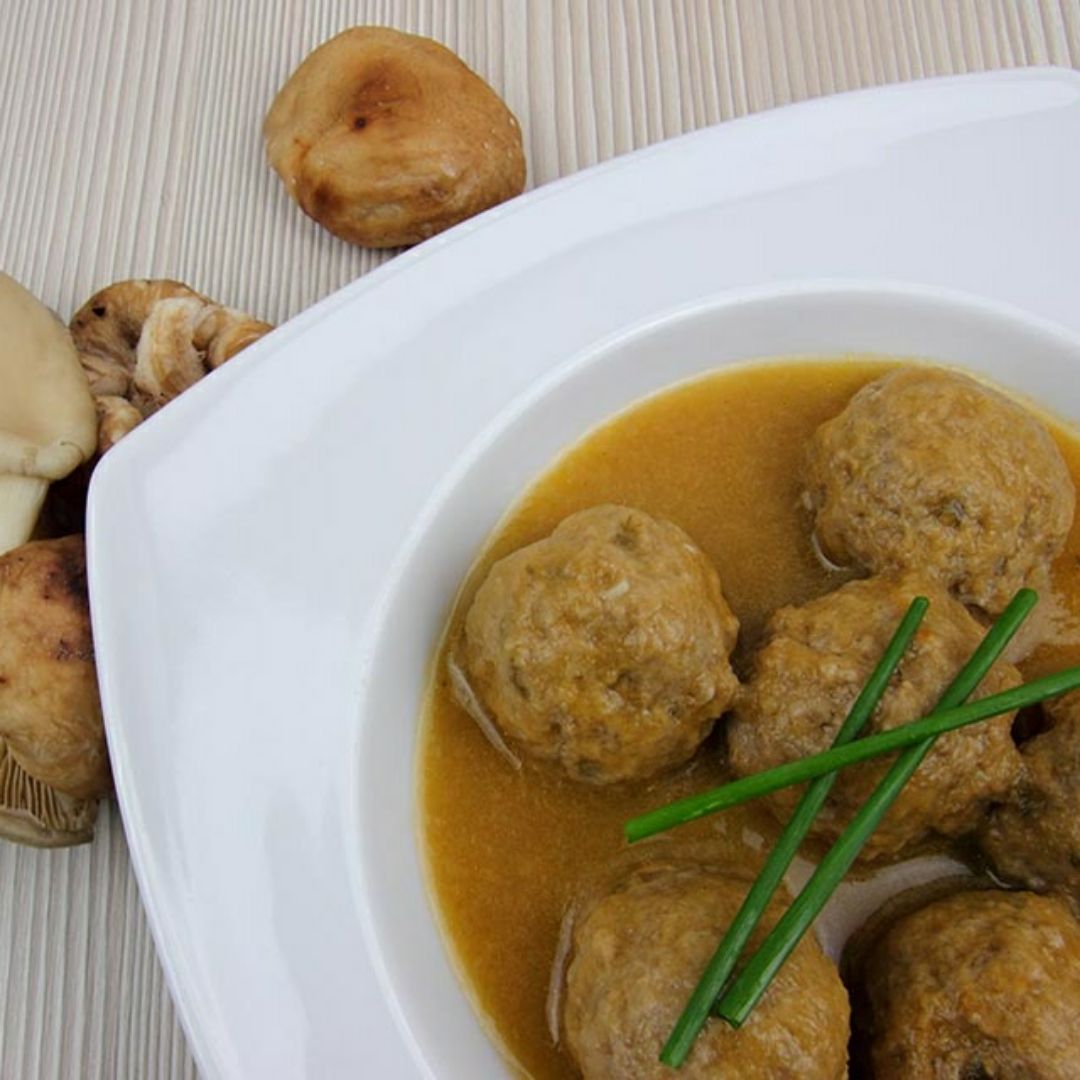 ALBÓNDIGAS EN SALSA DE SETAS ALBÓNDIGAS EN SALSA DE SETAS