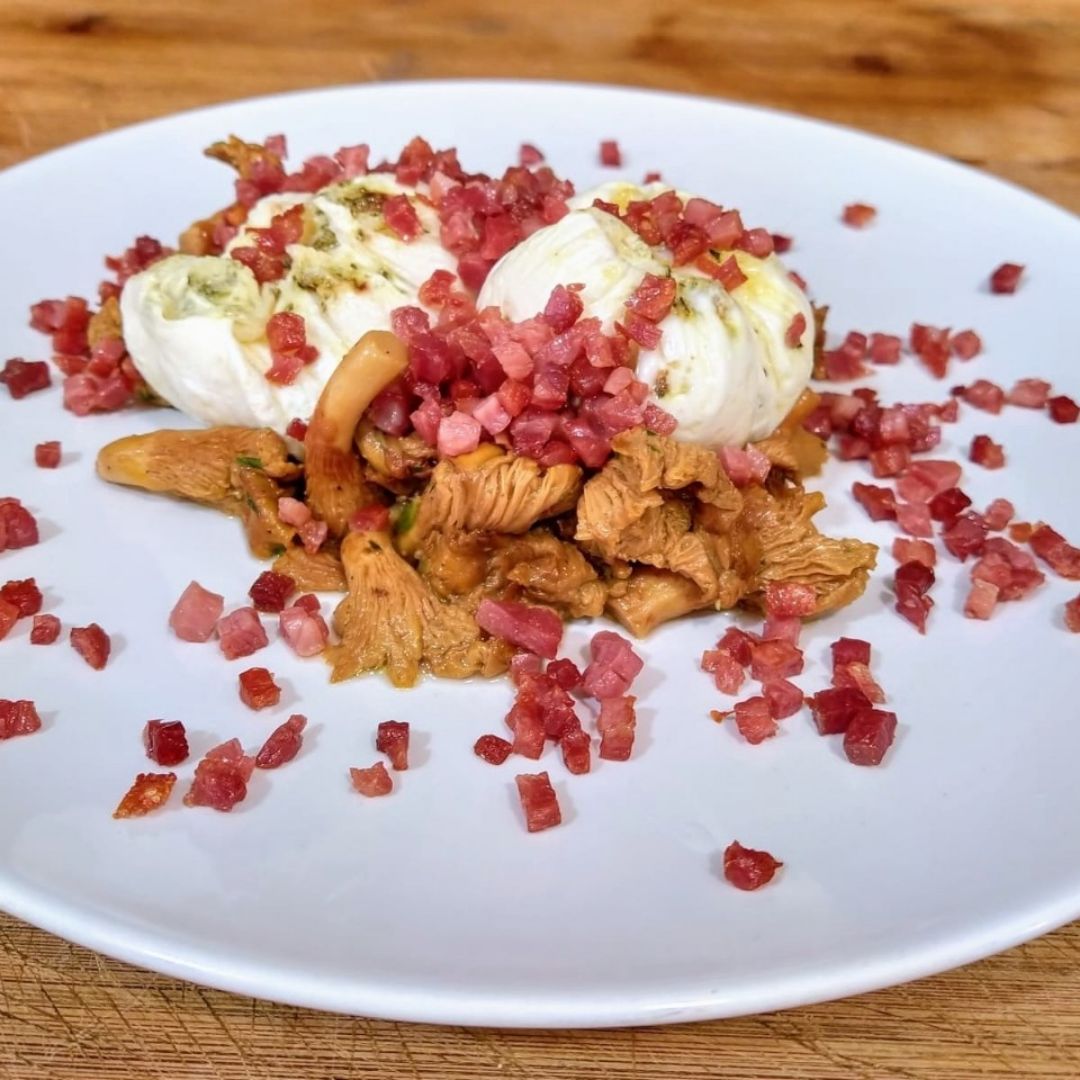 Rebozuelos con huevos poché y jamón Rebozuelos con huevos poché y jamón